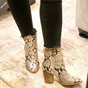Nine West Round Toe Snakeprint Bootie Size 6